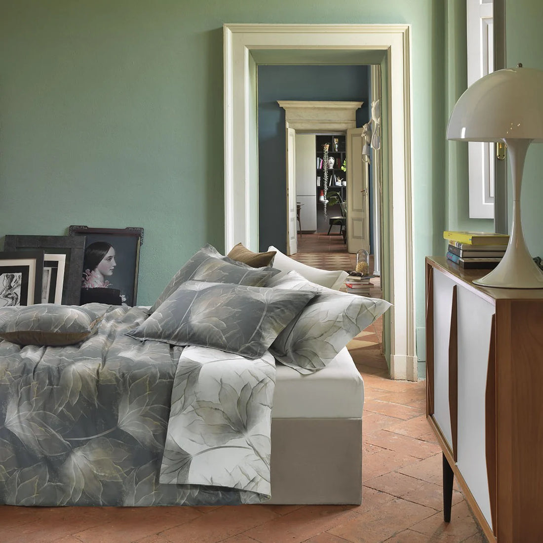 Completo Lenzuola Matrimoniale Raso MIRABELLO - Abstract Flower Tortora