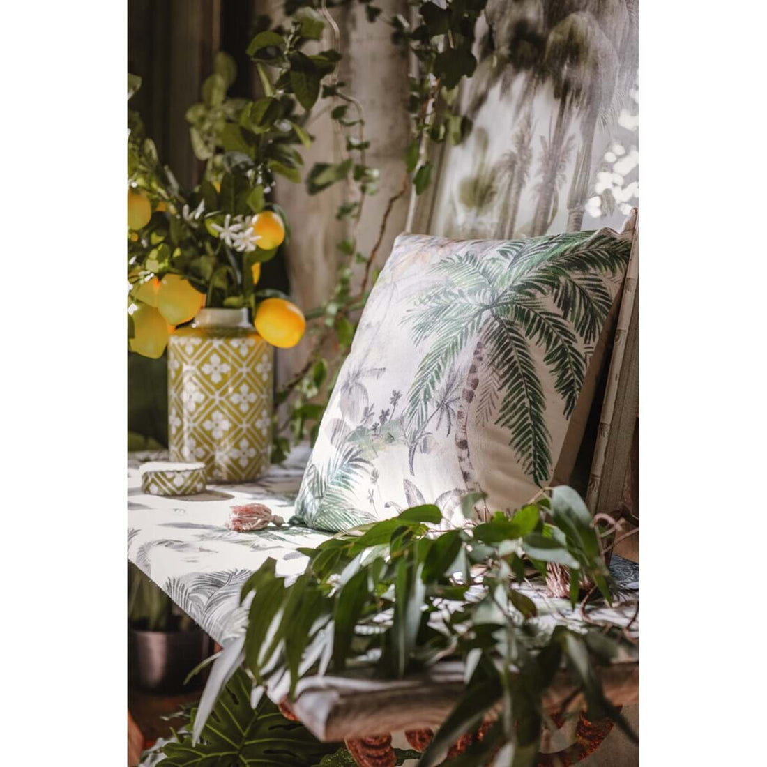 Cuscino in Velluto Stampato con Nappe BLANC MARICLO' - Tropicana