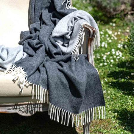 Plaid in Pura Lana Merinos extra fine con frange CECCHI E CECCHI - Scozia Moretto