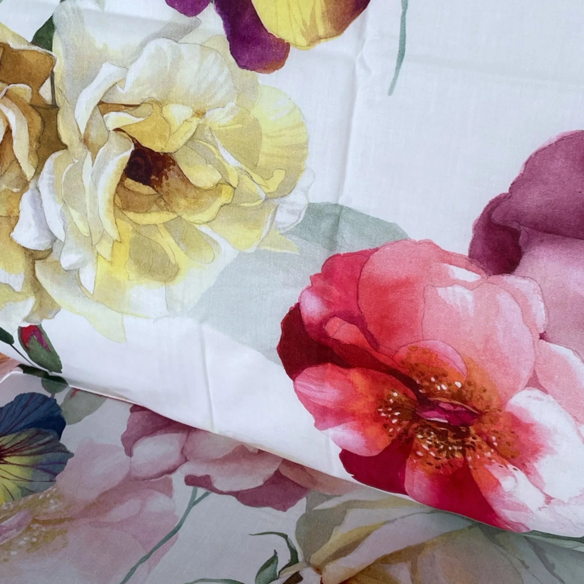 Completo Lenzuola Copriletto Matrimoniale MIRABELLO Emporium - Bloom Cascade fondo Bianco