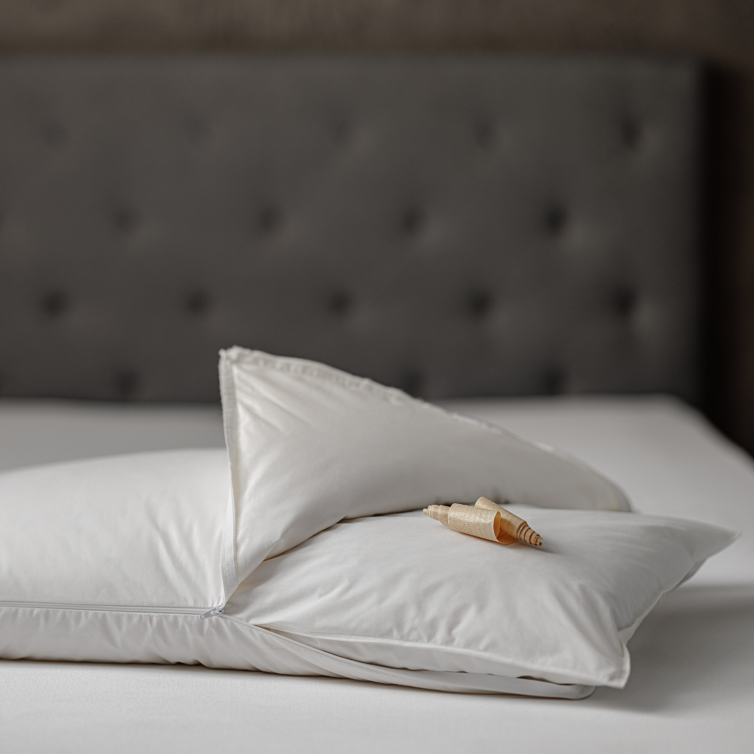 DAUNENSTEP Feather and Wool Pillow - Pearl Pine 