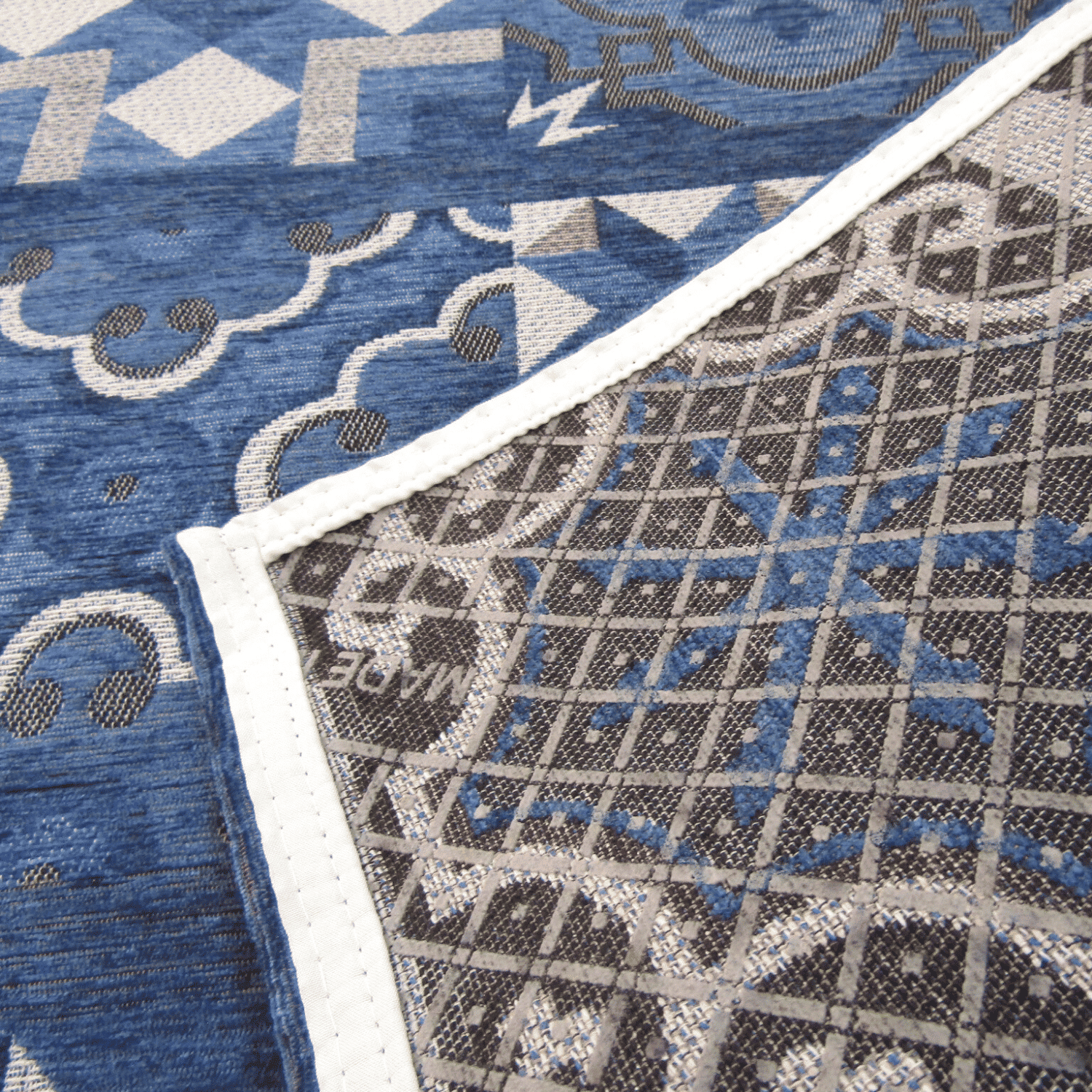 Handcrafted non-slip furnishing carpet - Cementine