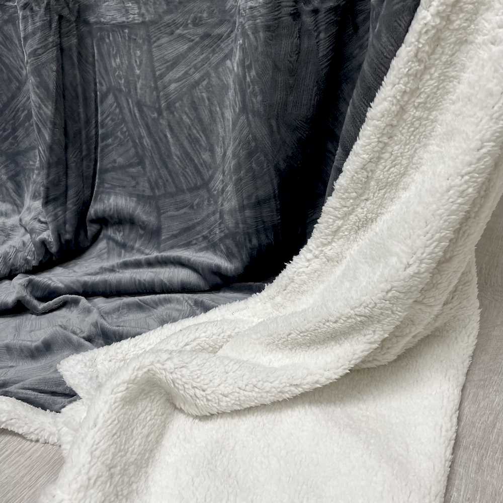 Sherpa Plaid with Carvings - Tresor