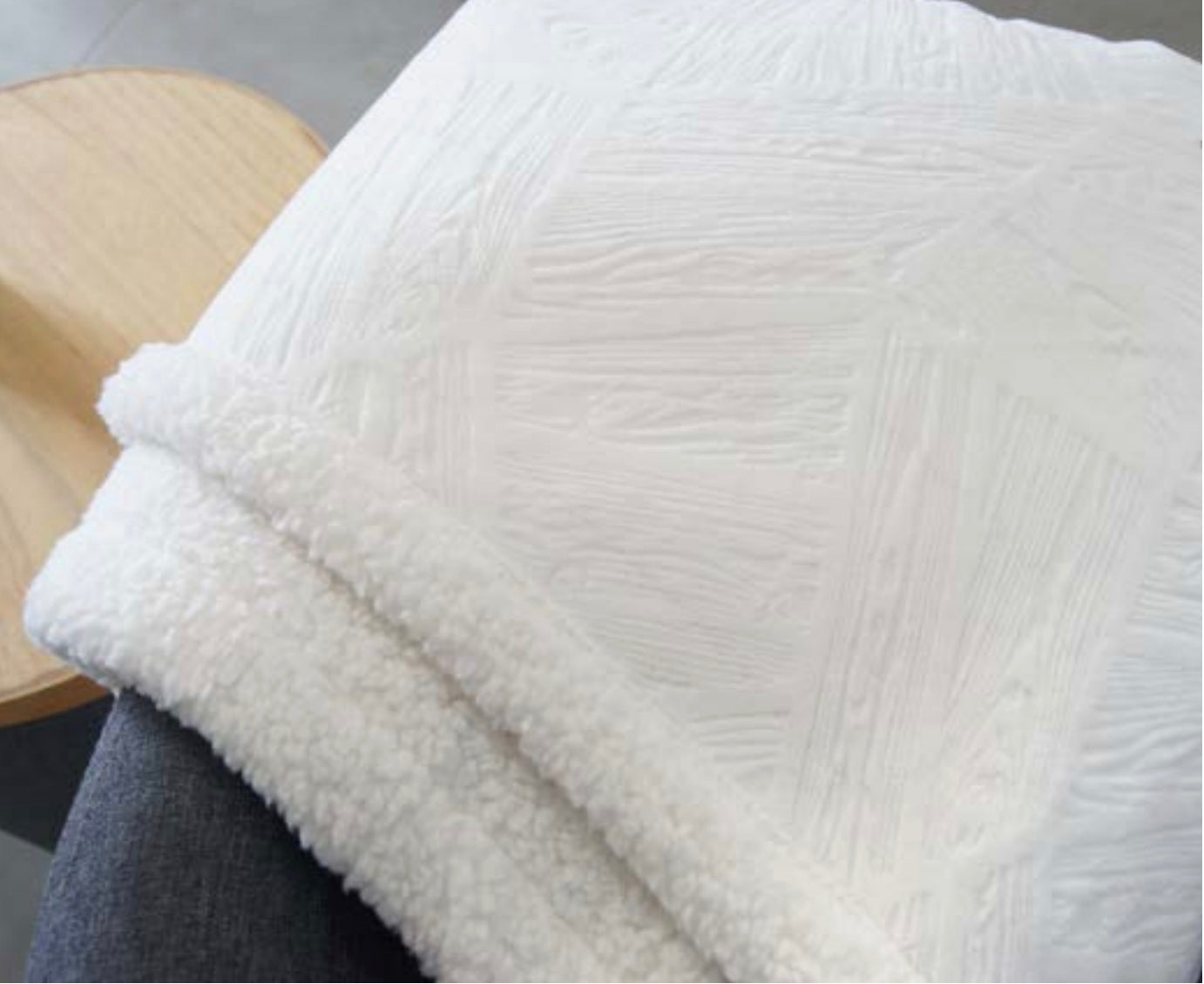 Sherpa Plaid with Carvings - Tresor