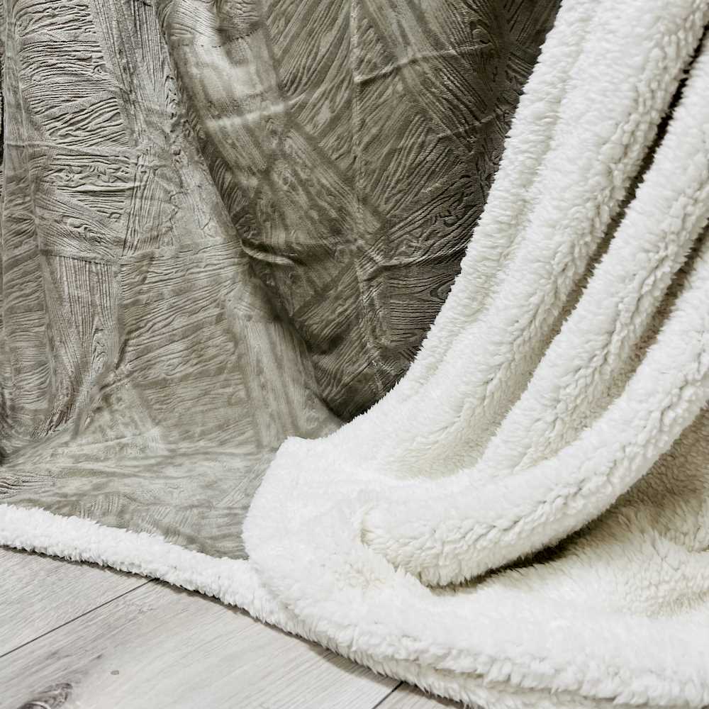 Sherpa Plaid with Carvings - Tresor
